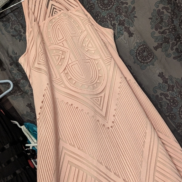 Beautiful new dress - Picture 6 of 7